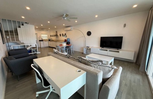 Jolly Harbour Casa | Luxury Waterfront Villa 431F
