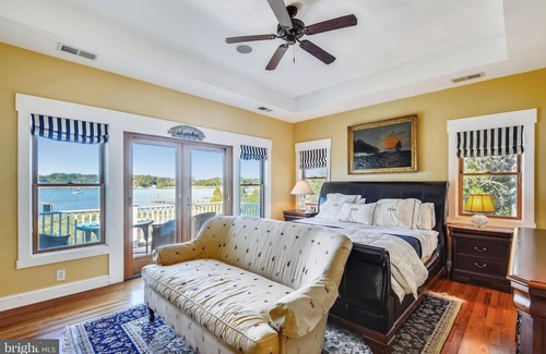Arundel on the Bay Condominio | Luxury Waterfront home with private pier and guest house