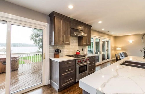 Middlefield Casa | Casa de lujo frente al lago en el lago por estación de esquí y bodega