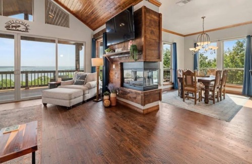 Pottsboro Casa | Luxury Waterfront Lakehouse on Texoma!