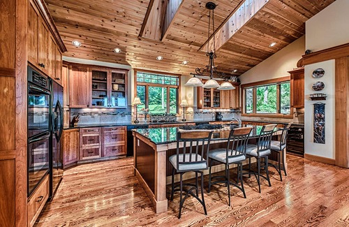 Oak Harbor Casa | Luxury Waterfront Lodge: Cocina Gourmet, 3 Chimeneas, Tina caliente, Nido de Águila Calva