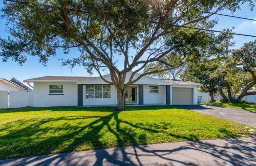 Garden Isles Casa | Luxury Waterfront Oasis in Pompano Beach