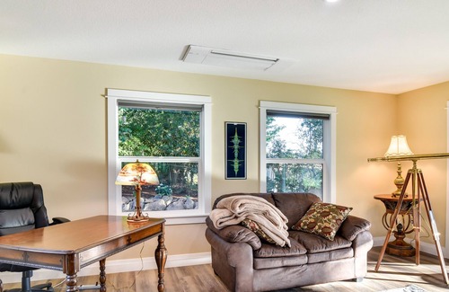 Oak Grove Casa | Luxury Waterfront Oregon Home w/ Large Deck!