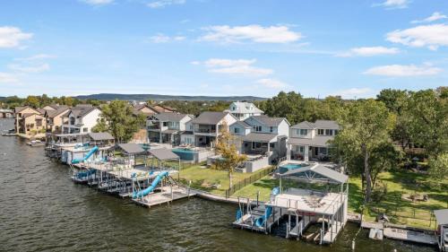 Kingsland Casa | Luxury Waterfront Pool Hot Tub Boat Slips