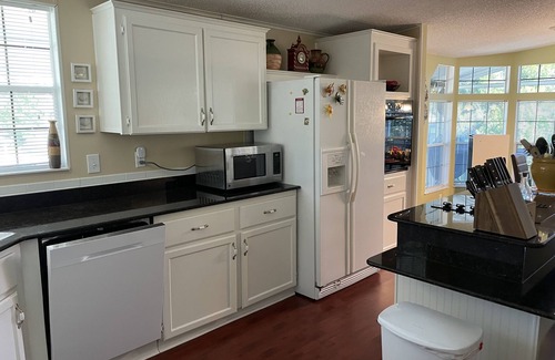 Weeki Wachee Gardens Casa | LUXURY WATERFRONT, KING SUITE & QUEEN SUITE, 3 full bathrooms, kayaks, Weeki