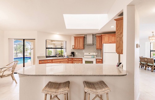 Punta Gorda Villa | Luxury Waterfront Villa/Sleeps 8/Heated Saltwater Pool/Dock/Fishing