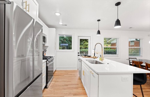 Collier Heights Casa | Luxury West Atlanta Modern Home mins from Down/Mid-Town Fully Stocked!
