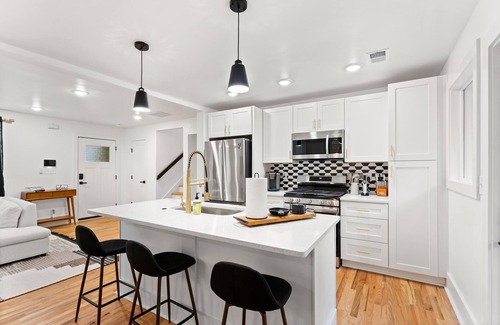 Collier Heights Casa | Luxury West Atlanta Modern Home mins from Down/Mid-Town Fully Stocked!