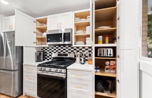 Collier Heights Casa | Luxury West Atlanta Modern Home mins from Down/Mid-Town Fully Stocked!