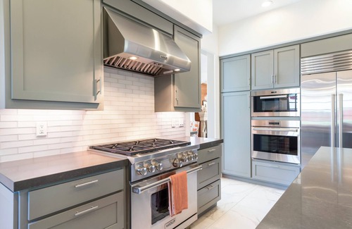 Cloverdale Casa | Luxury Wine Country Retreat: 75 foot pool, 15 min to Healdsburg, Vineyard views