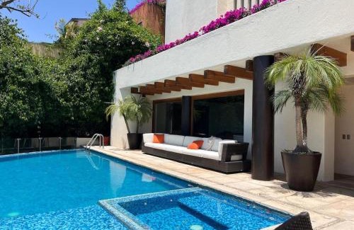 Torre de Pena Villa | Luxury with Lake View, Pool, Jacuzzi & Gym