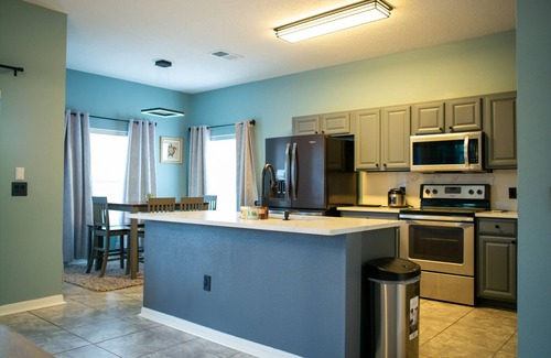 Legacy Park Casa | Luxury within steps to Disney-Fully Renovated