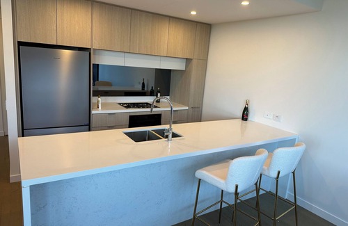 Woolooware Apartamento | Luxury Woolooware Apartment with Private Balcony, Bay Views & Resort Perks