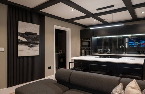 Lower Wick Casa | Luxury Worcester House | Free Parking