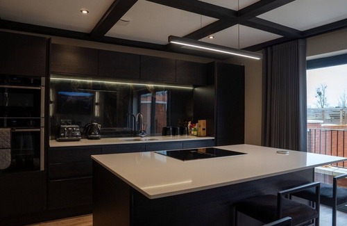 Lower Wick Casa | Luxury Worcester House | Free Parking