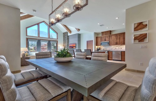 Lakeside Park Condominio | LuxuryÂ 4br Steps From Heavenly Village & Gondola 4 Bedroom Condo by RedAwning