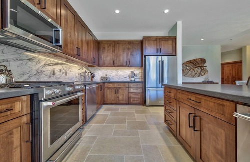 Lakeside Park Condominio | LuxuryÂ 4br Steps From Heavenly Village & Gondola 4 Bedroom Condo by RedAwning