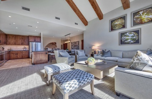 Lakeside Park Condominio | LuxuryÂ 4br Steps From Heavenly Village & Gondola 4 Bedroom Condo by RedAwning