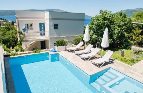 Tomicici Apartamento | LuxuryPenthouse sea view pooll Ivy house Tivat