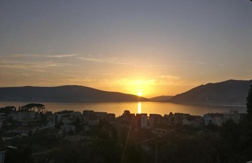 Tomicici Apartamento | LuxuryPenthouse sea view pooll Ivy house Tivat