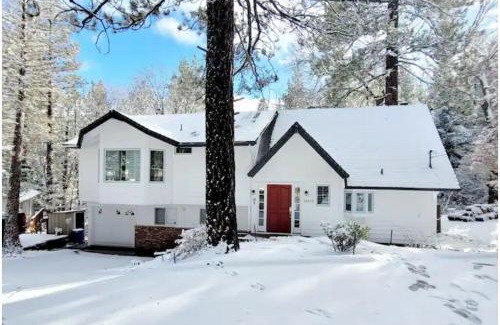 Lake Arrowhead Casa | LuxurySpaciousCottage/FencedYard/DetachedBonusRoom