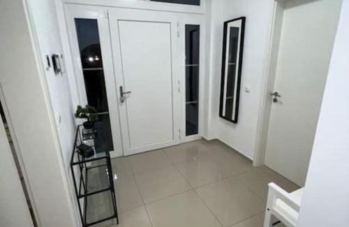 Neukoelln Apartamento | Luxus-Doppelhaushälfte im ruhigen Blumenviertel
