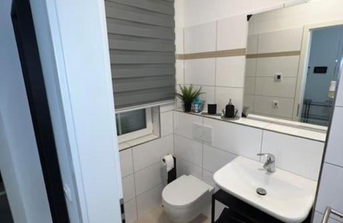Neukoelln Apartamento | Luxus-Doppelhaushälfte im ruhigen Blumenviertel