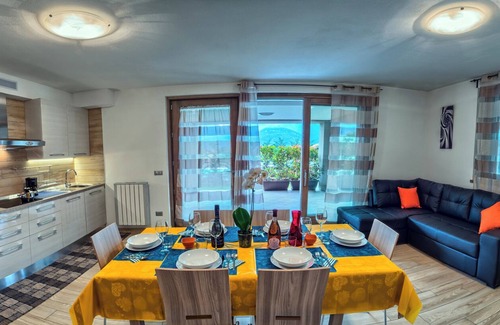 Colico Apartamento | Luxus Ferienwohnung Relax am Comoer See mit Panoramablick, Poolblick in Colico