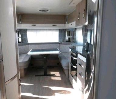 Lauenfoerde Otro | Luxus Wohnwagen zur Vermietung mit AC, Markise, WC und Duschkabine