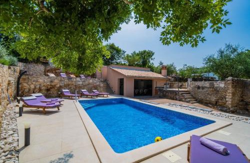 Rakalj Casa | Luxusvilla auf geräumigem privaten Eigentum