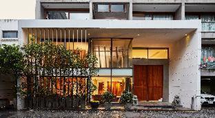 Chidlom Hotel | LUXX Langsuan Hotel - SHA Plus
