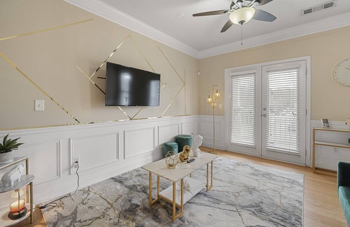 Atlantic Station Area Casa | Luxxe du’ Chateau - Luxurious 3 bedroom townhouse located on the edge of Atlanta