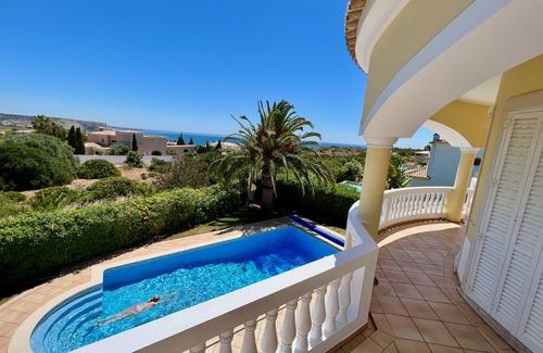 Praia da Luz Villa | LAGOS, LUZ - 10 x 5M, opción de calor de piscina, AIRE ACONDICIONADO / CALEFACCIÓN, WIFI GRATUITO, TV SAT