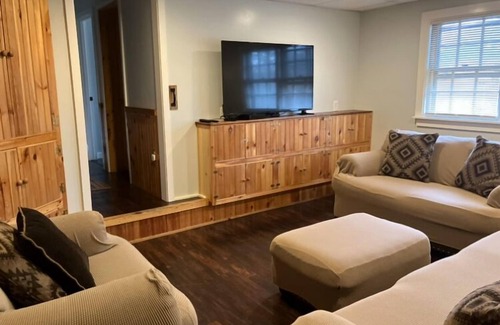 Lake Luzerne-Hadley Apartamento | Apartamento Luzerne Court
