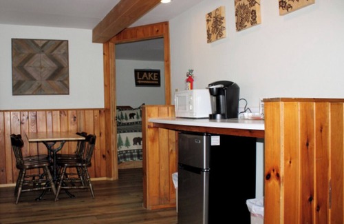 Lake Luzerne-Hadley Hotel | Luzerne Court Motel