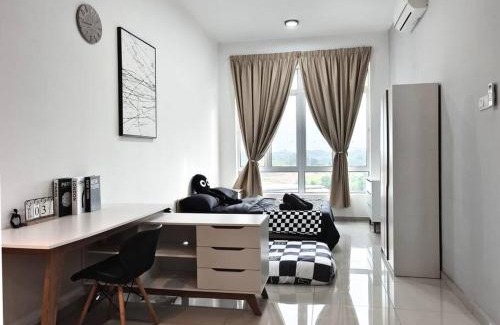 Kuantan Apartamento | LV8 MesraHomez Poolview 1-3 pax