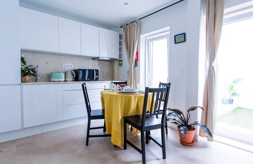 Santo Amaro Apartamento | Lx Factory Design Lemon Style con un lindo patio