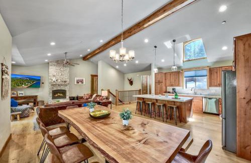 Kingswood Estates Casa | Lx22 Lake Tahoe north shore 4 bed cabin hot tub