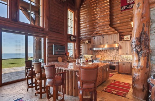 Port Orford Casa | Frente al mar en 30 acres grandes para las bodas!
