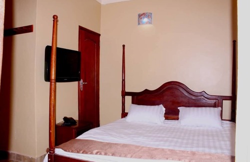 Kampala Hotel | Lyden Cottages