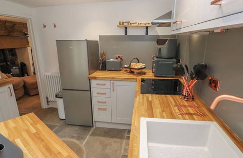 Eyam Cabaña | LYDGATE COTTAGE, pet friendly, character holiday cottage in Eyam