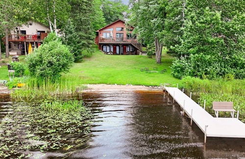 South Range Cabina | Lyman Fireside Lake House with Game Room