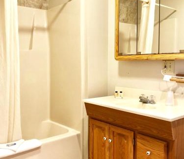 Lake George Hotel | Lyn Aire Motel - Lake George
