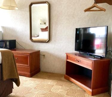 Lake George Hotel | Lyn Aire Motel - Lake George