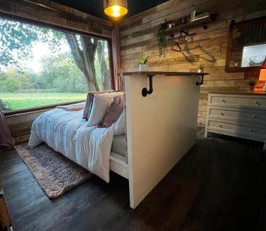 New Forest District Casa | Lynbrook Cabin and Hot Tub, New Forest