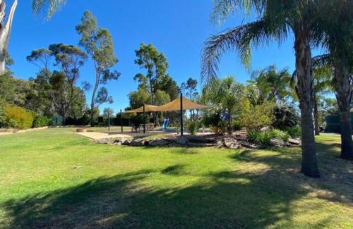 Altona Casa | Lyndoch Retreat, 2BR with Pool, BBQ & Fire Pit