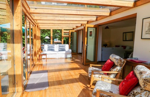 Fivelanes Cabaña | LYNHAYS, ideal para familias, con chimenea en Launceston, Ref 1011203