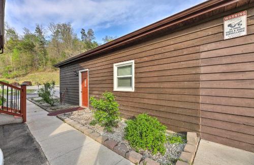 East Point Apartamento | Lynn Dog-Friendly Abode with Mountain Views!
