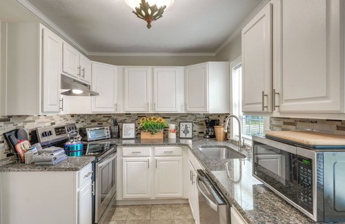 Dixieland Cabaña | Pet-friendly Cottage Near Downtown Lakeland