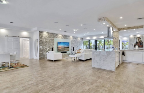 East Fort Lauderdale Casa | Lynora's Luxe Estate Modern Design